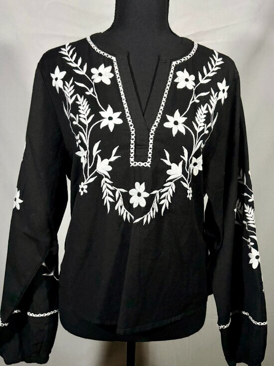 Joie Tops - Joie Embroidered Blouse Women’s S Black White Floral V Neck Cotton + Flax NWT